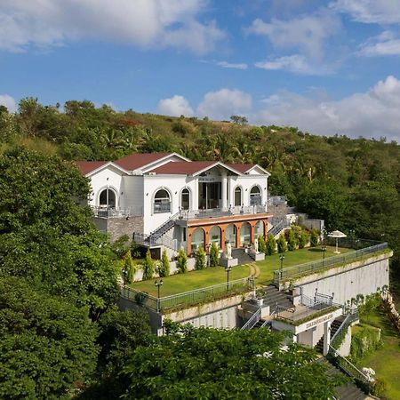 Bellevue Palace By Stayvista - Lavish Abode With A Pool, Landscaped Lawn, Gazebo & Adventure Activities Nashik Exterior foto